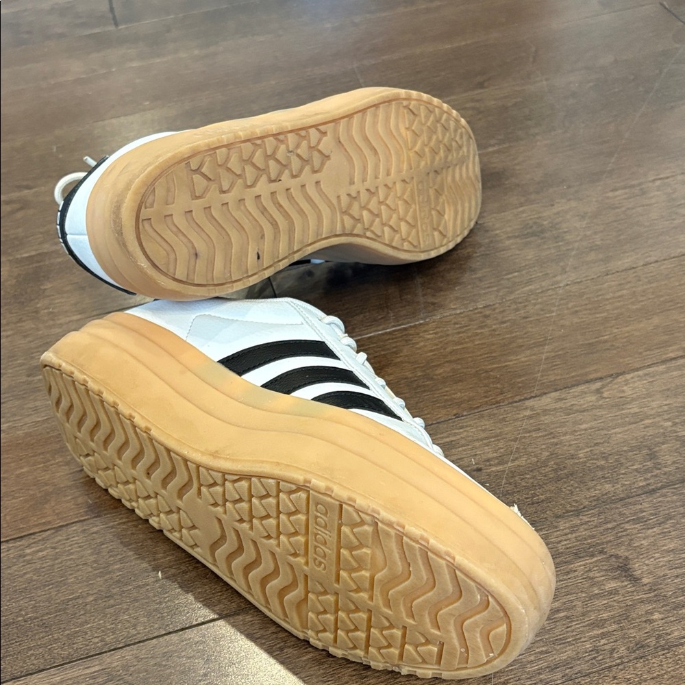Adidas platform sneaker - Picture 3 of 5